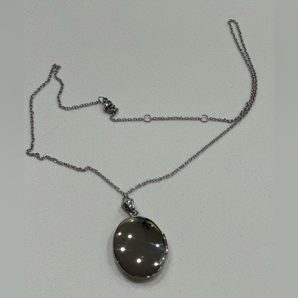 New Photo Locket Necklace. - Picture 4 of 8